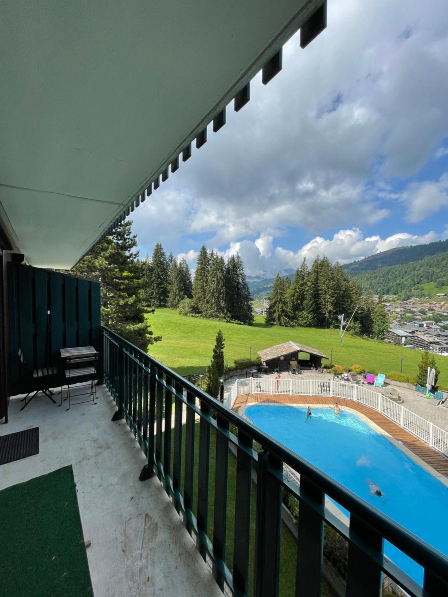 Aux Pieds Vue Superbe Sur Les Pistes Apartamento Les Gets